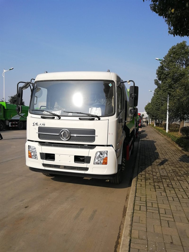 成龙威洒水车：城市清洁的新选择